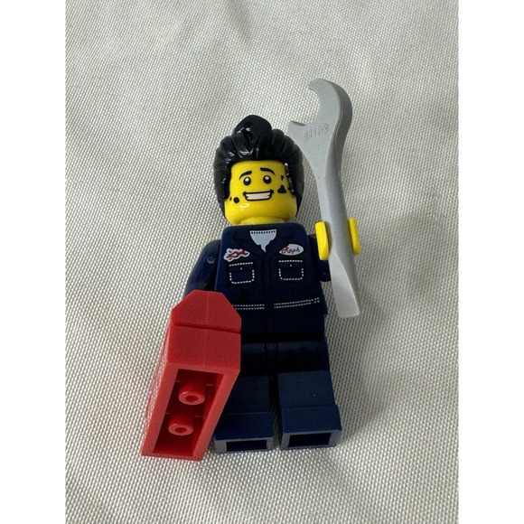 LEGO Minifigure "Raph" Mechanic /‎ Service Tech w/ Wrench 88631 + Toolbox - Picture 5 of 7